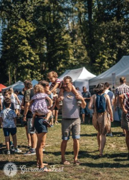  Rodina na gurmánském festivalu 