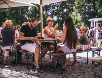  Zákazníci kiosku Ostrov Santos 