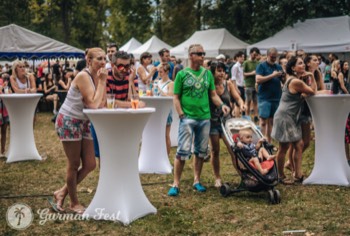  Rodiny s dětmi před hlavním pódiem Gurmán Fest 2018 